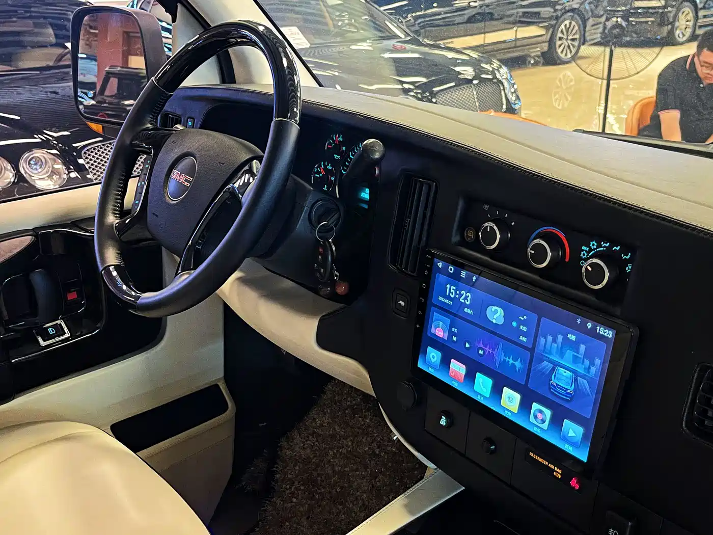 GMC Savana 2015 2015 5.3L G660S 4WD Elegance Edition