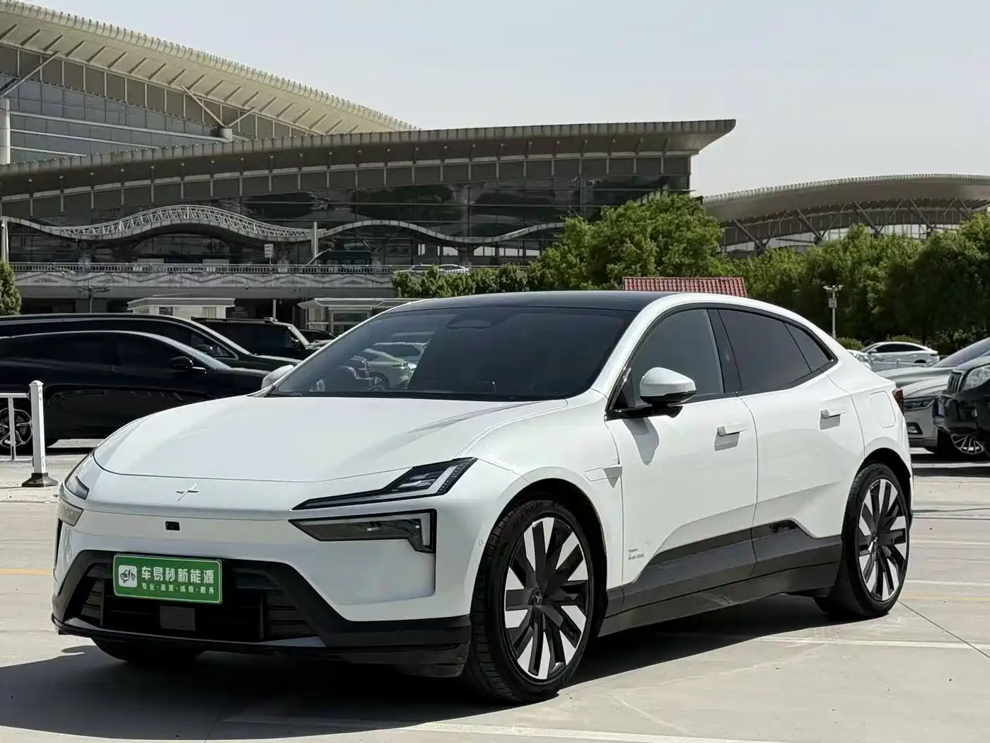 Polestar 4 2024 Single Motor Standard Range PLUS Twin-Star Connected Edition