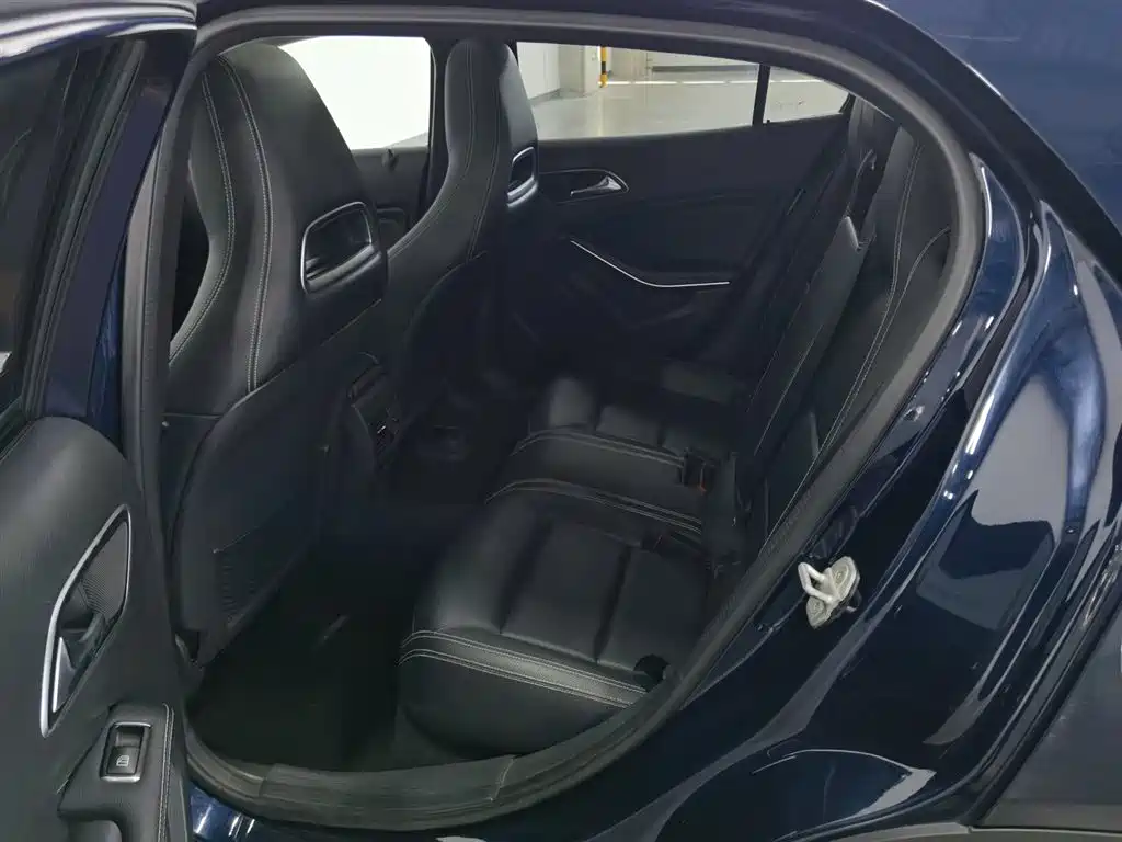 Mercedes-Benz GLA 2015 GLA 220 4MATIC Fashion Edition фото 15