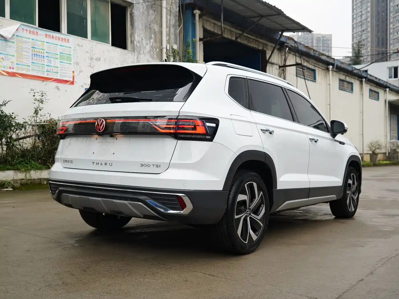 Volkswagen Tharu 2024 300TSI 2WD Full Moon Edition фото 10