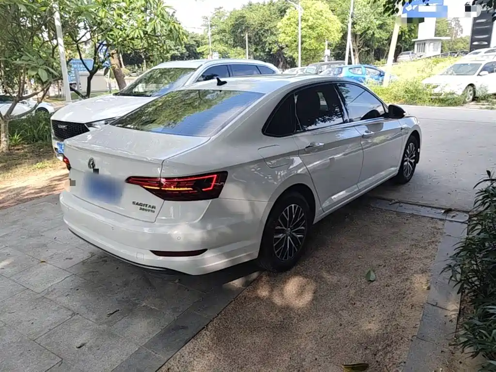 VOLKSWAGEN SAGITAR
