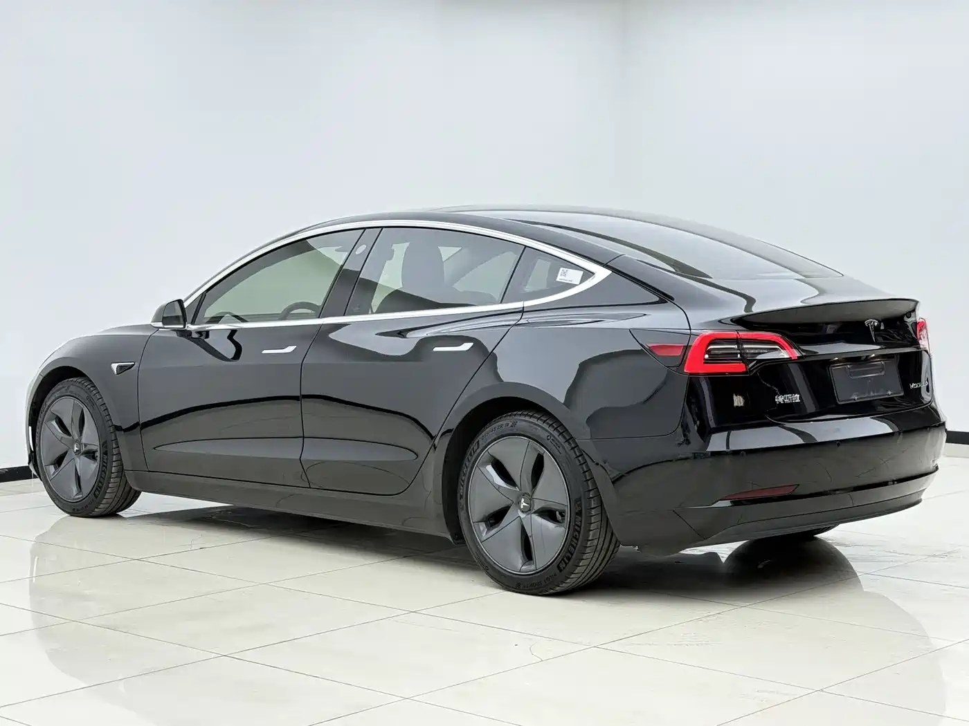 Фото 21 - Tesla Model 3