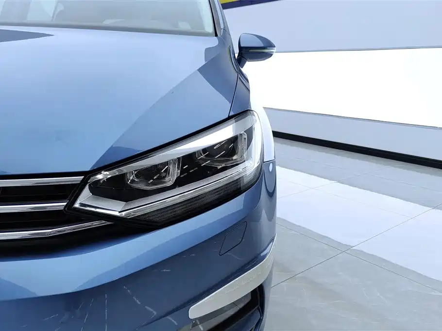 Volkswagen Touran 2016 Touran L 280TSI DSG Luxury фото 5