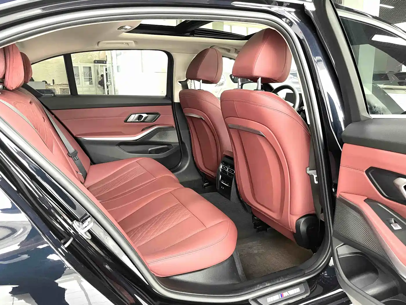 BMW 3 Series 2023 320Li M Sport Package фото 14