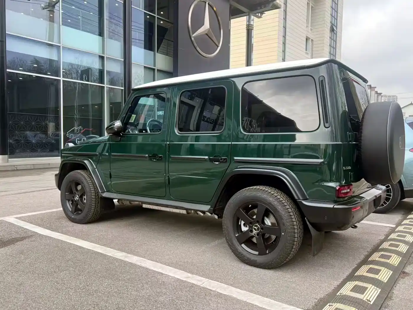 Mercedes-Benz G-Class 2026 Model G 500 фото 2