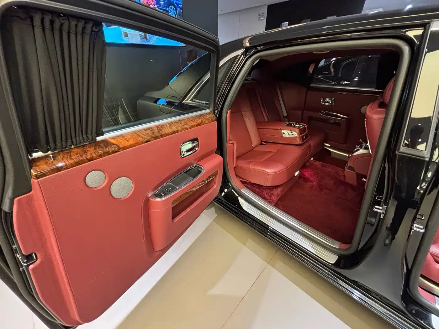 Photo 11 - Rolls-Royce Ghost