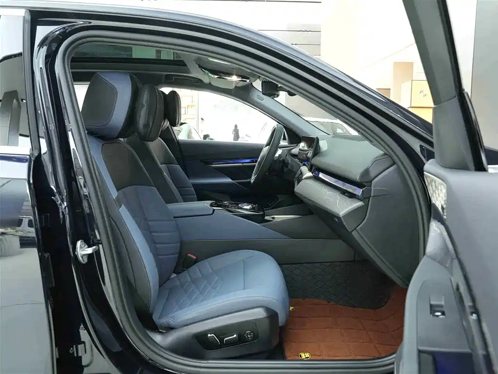 BMW 5 Series 2025 530Li Premium M Sport Package фото 13