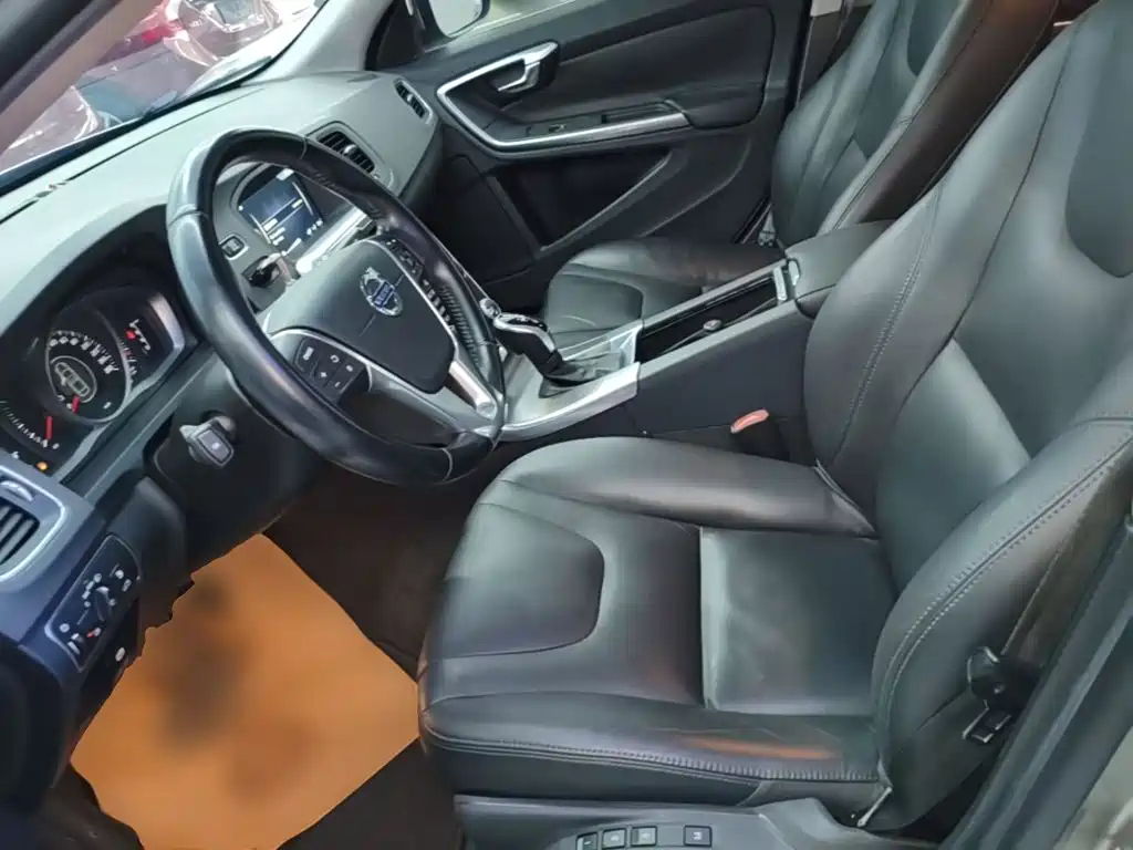 Volvo V60 2015 2015 T5 Momentum