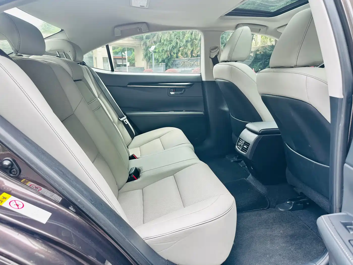 Lexus ES 2014 300h Elite Edition фото 17