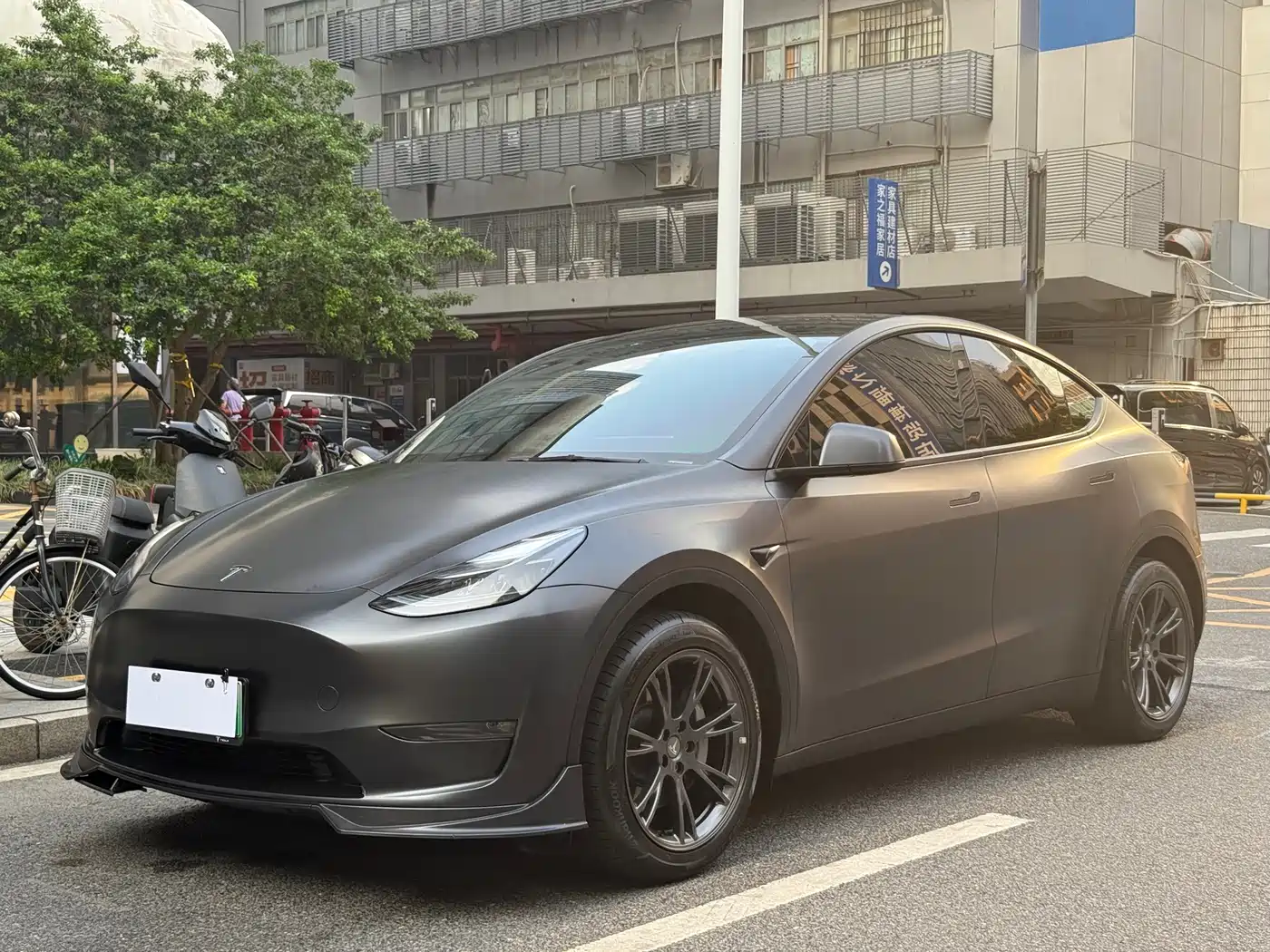 TESLA MODEL Y