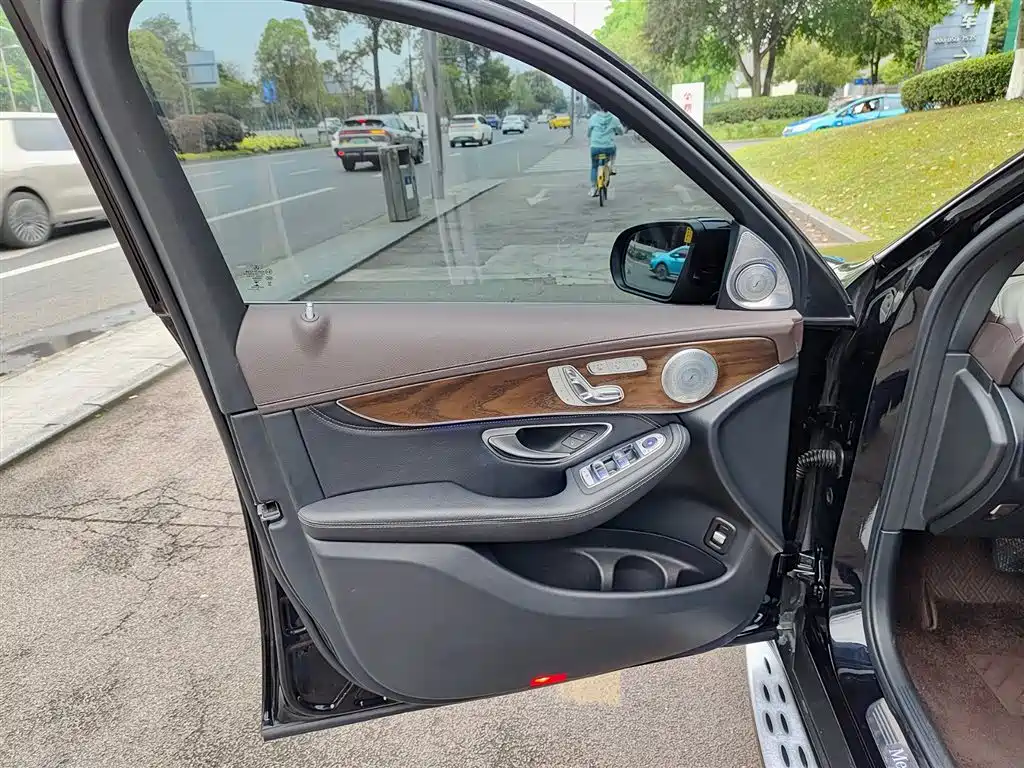 Mercedes-Benz GLC 2020 Facelift GLC 300 L 4MATIC Dynamic фото 6