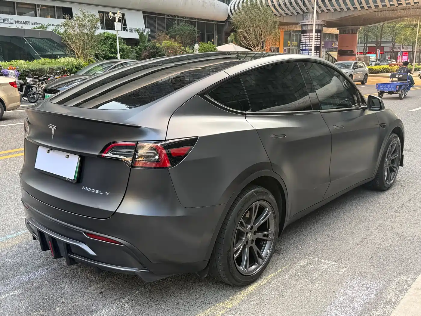 TESLA MODEL Y