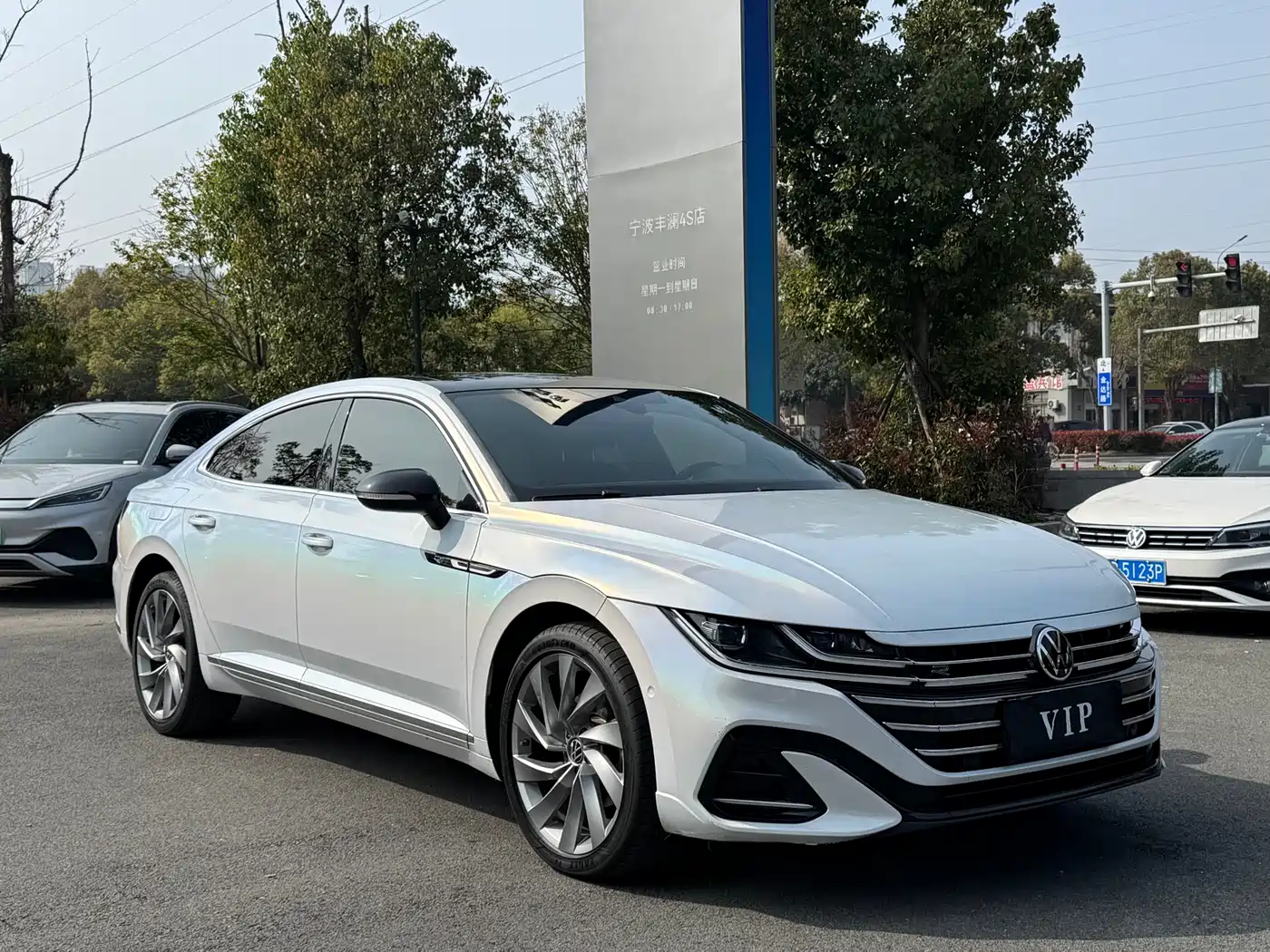 Volkswagen FAW-Volkswagen CC 2023 380TSI Eye-catching Edition фото 3