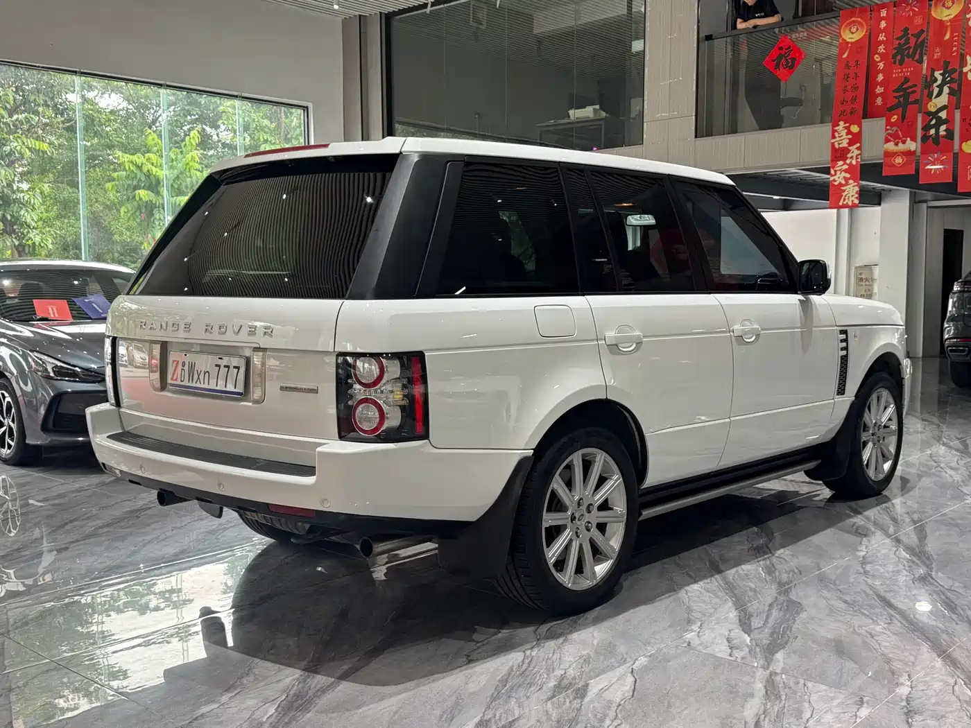 Land Rover Range Rover 2011 5.0 SC V8 фото 4