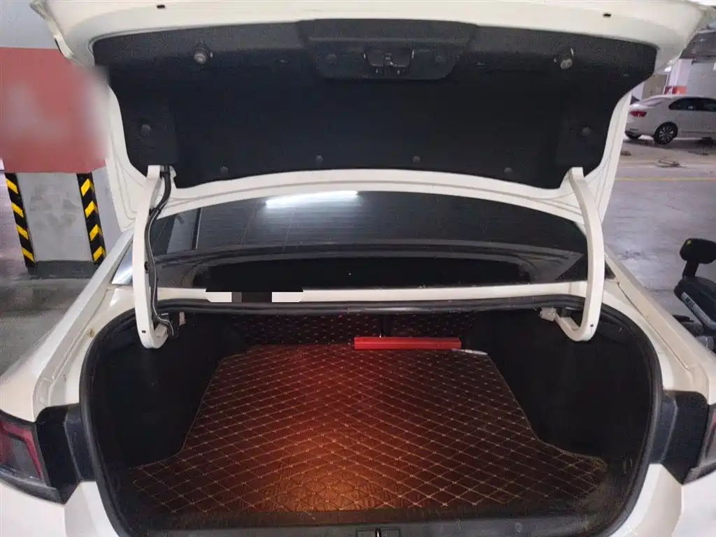 Peugeot 308 2018 1.6L Auto Fashion Edition фото 10