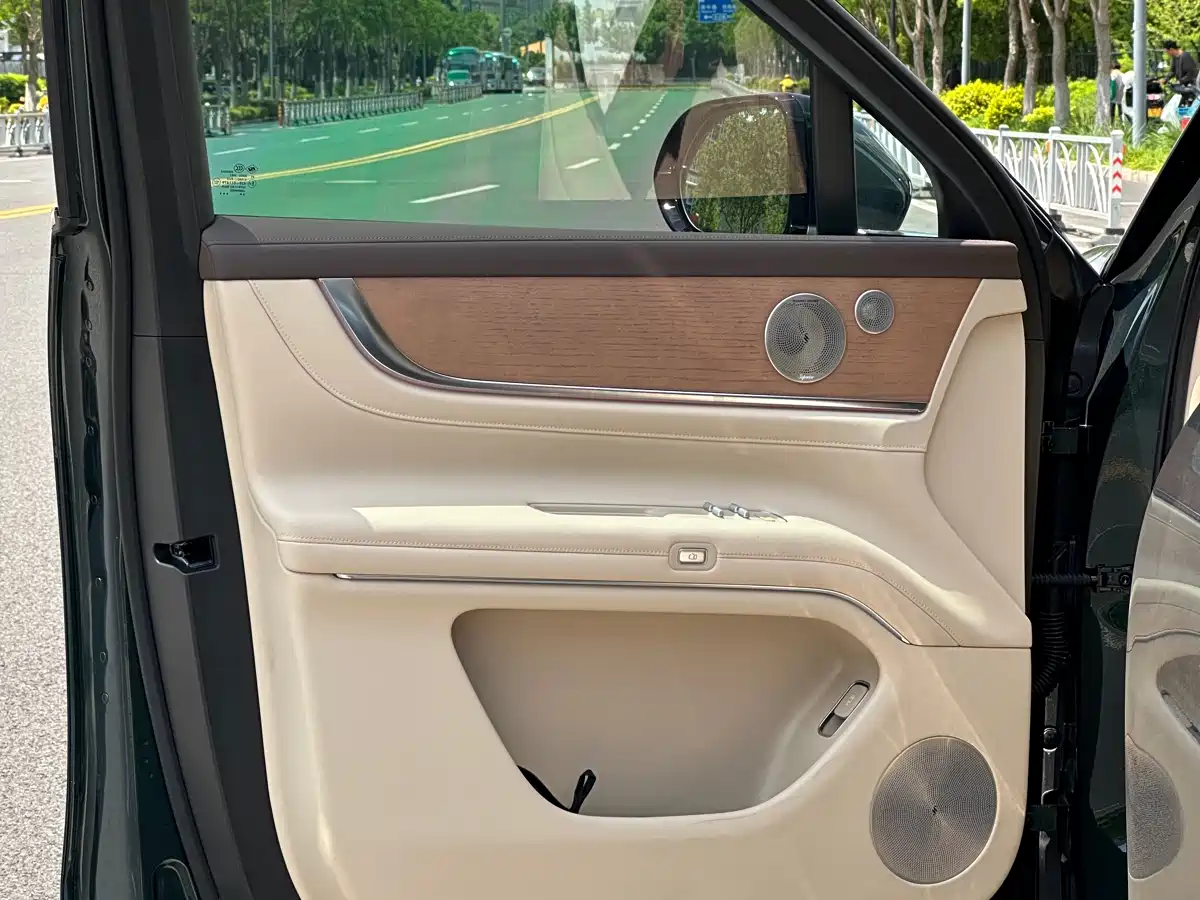 AITO Wenjie AITO M9 2026 Extended Range Ultra Edition 52kWh 6-seater фото 24