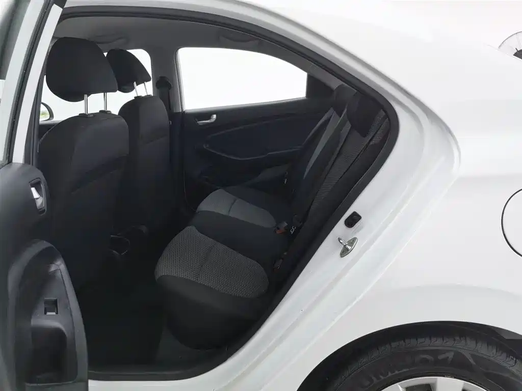 Hyundai Verna 2017 1.4L Manual Renewal Edition China VI фото 15