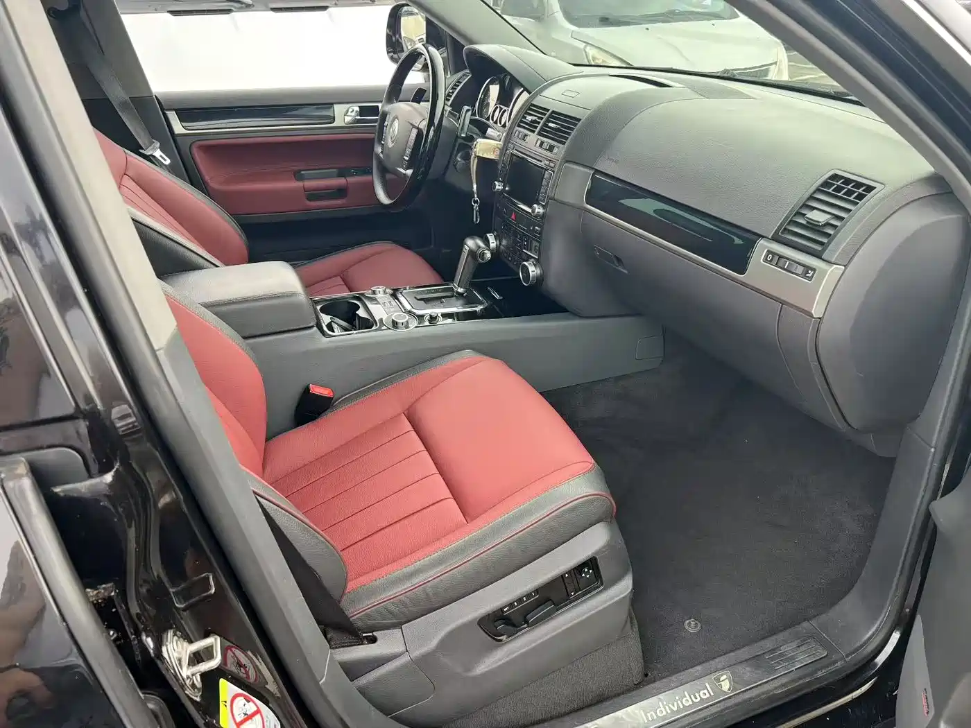 Volkswagen Touareg 2008 6.0 W12 Top Model фото 6