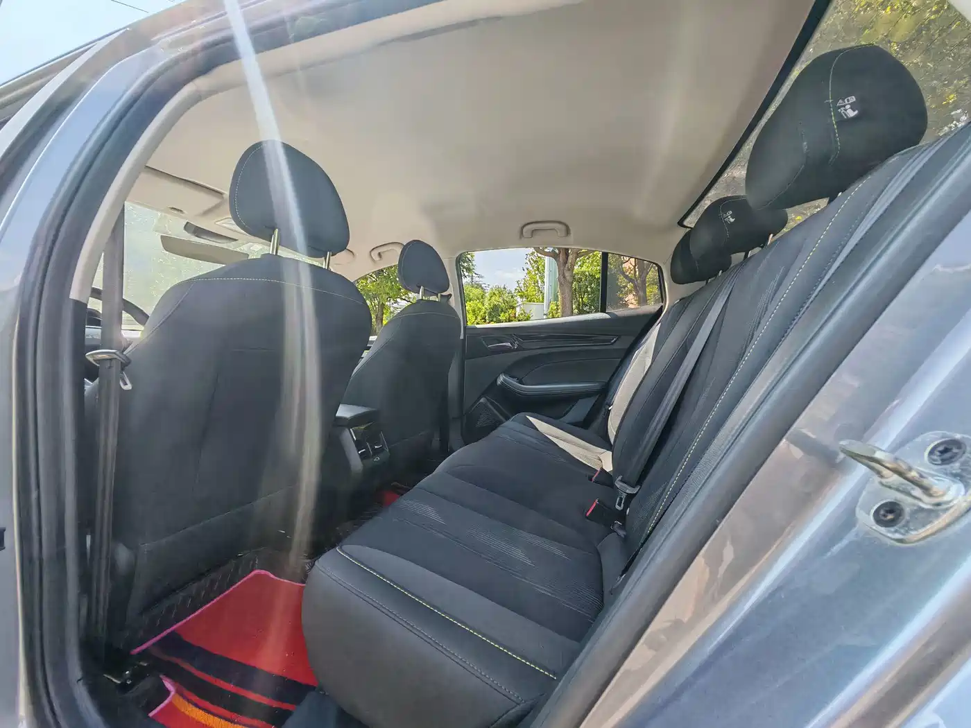 Фото 5 - Roewe i5