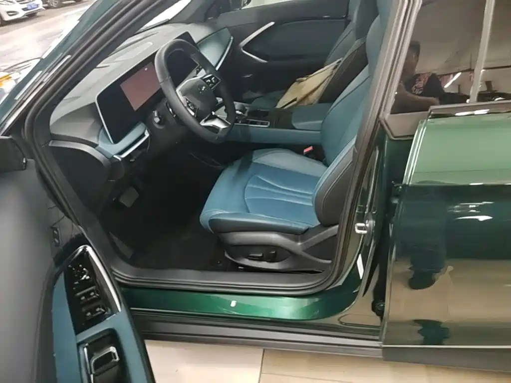 MG MG7 2025 2025 2.0T 405 AT Luxury Edition