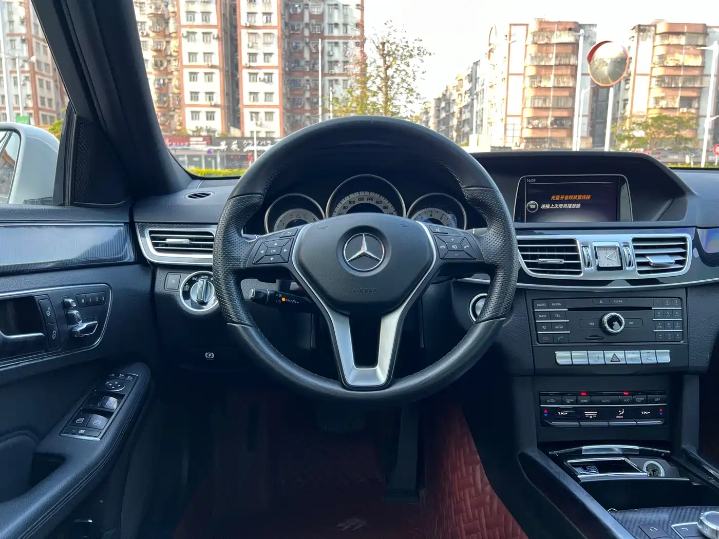 Mercedes-Benz E-Class 2015 E 260 L Sport фото 21