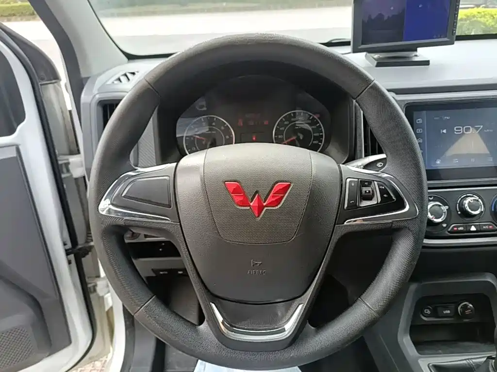 Wuling Motors Wuling Journey 2023 2021 1.5L Pioneer LAR