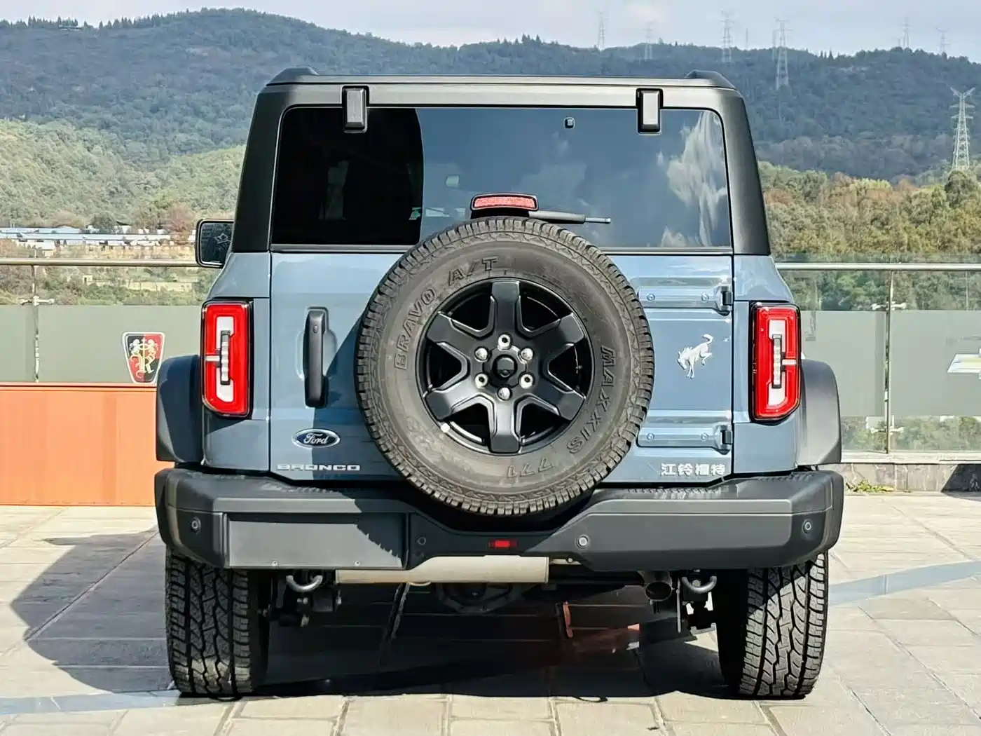 Ford Bronco 2026 2024 2.3T Black Diamond