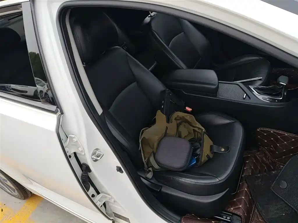 Kia K5 2015 2.0L Automatic LUX фото 25