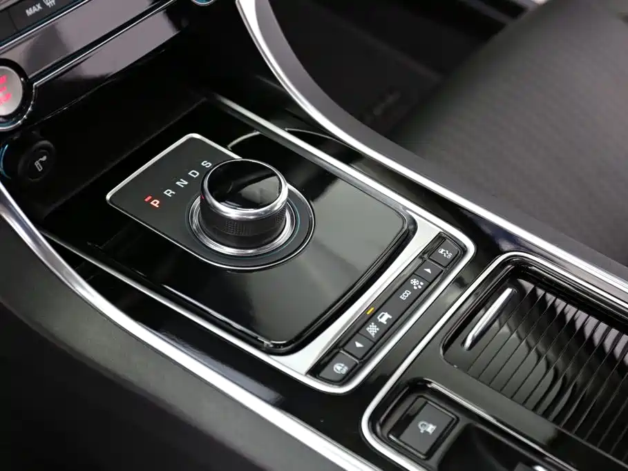 Jaguar XF 2019 2018 XF Sportbrake 2.0T 250PS 2WD Elegance Edition