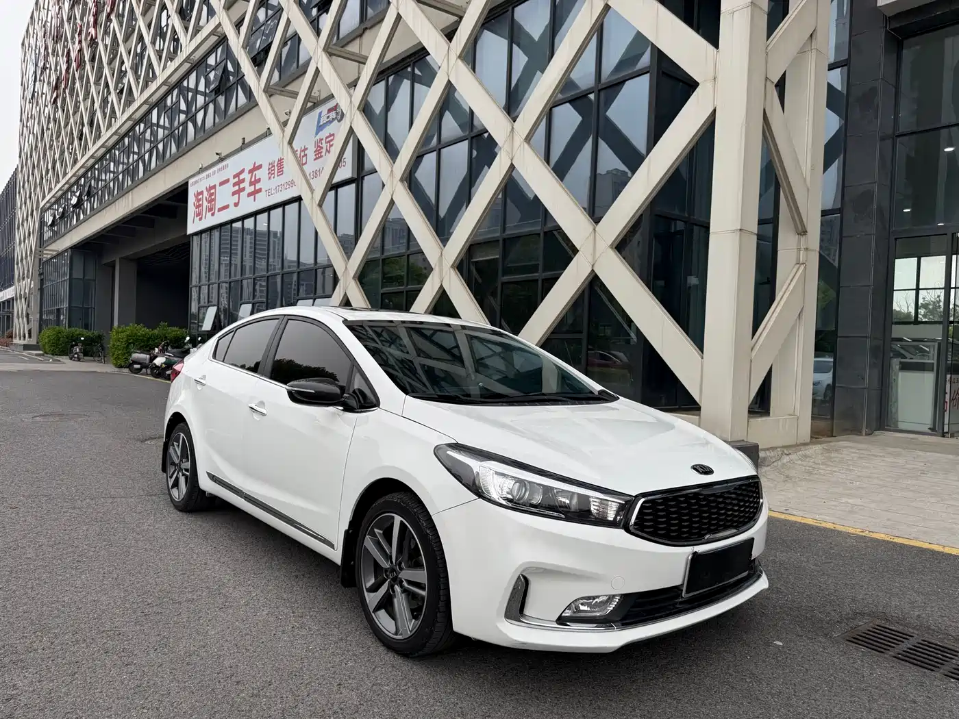 Kia K3 2017 1.6L Automatic 15th Anniversary Special GLS фото 3