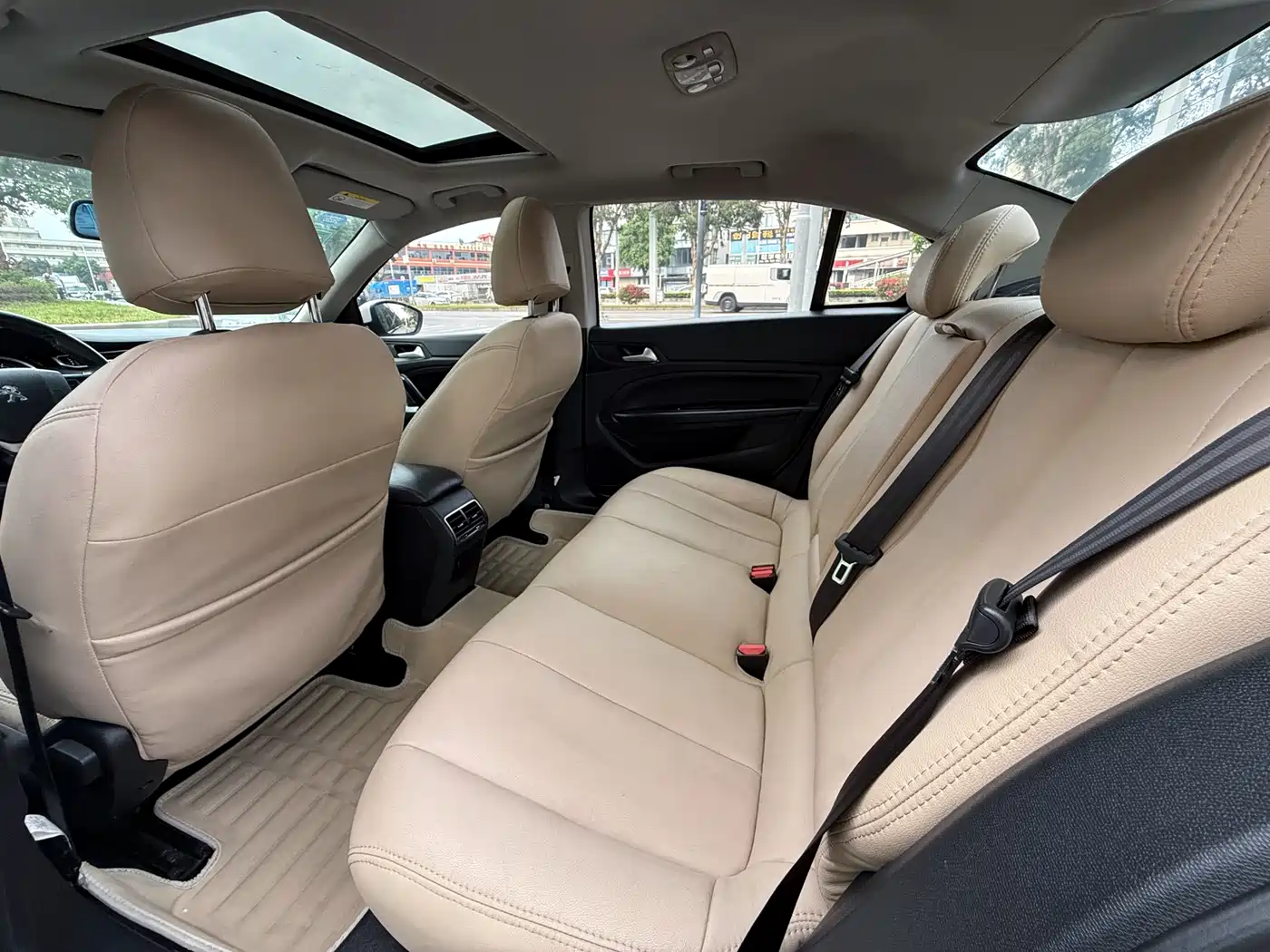 Peugeot 408 2015 Model 1.2T Automatic Luxury Edition фото 13