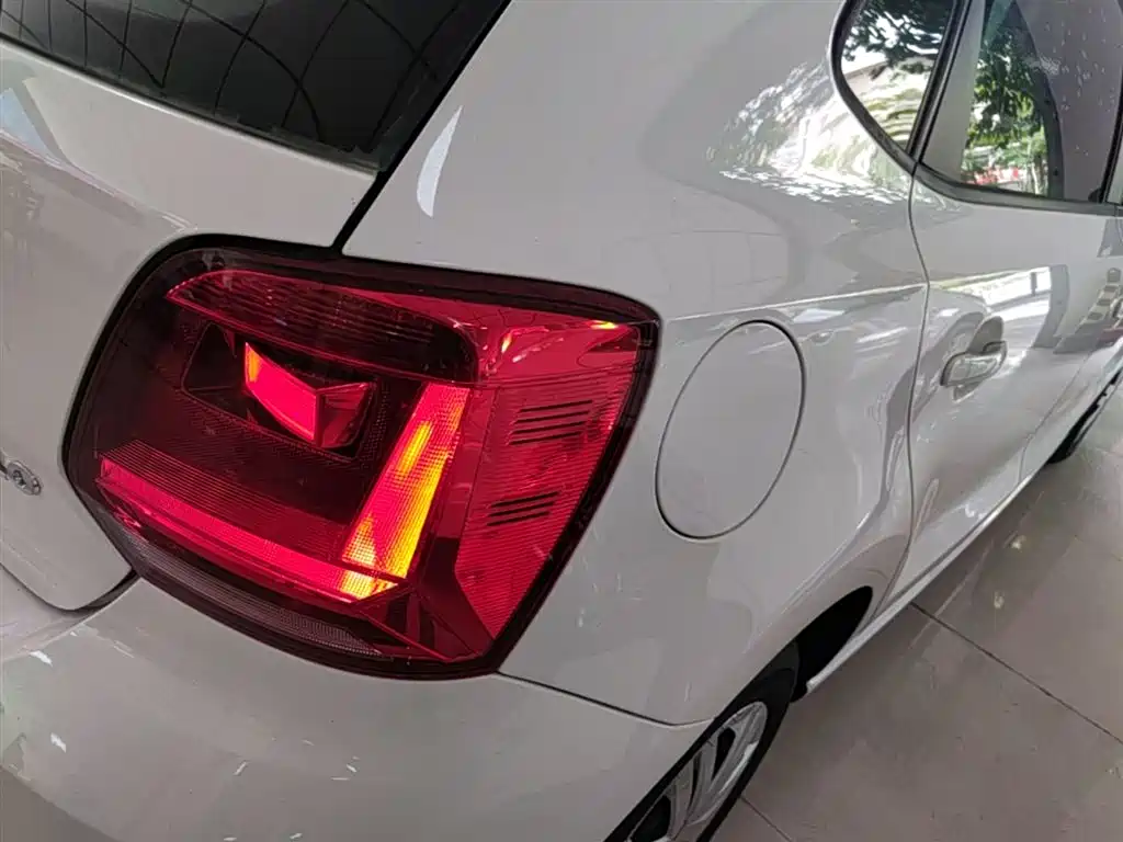 Volkswagen Polo 2016 1.4L Automatic Trend фото 8