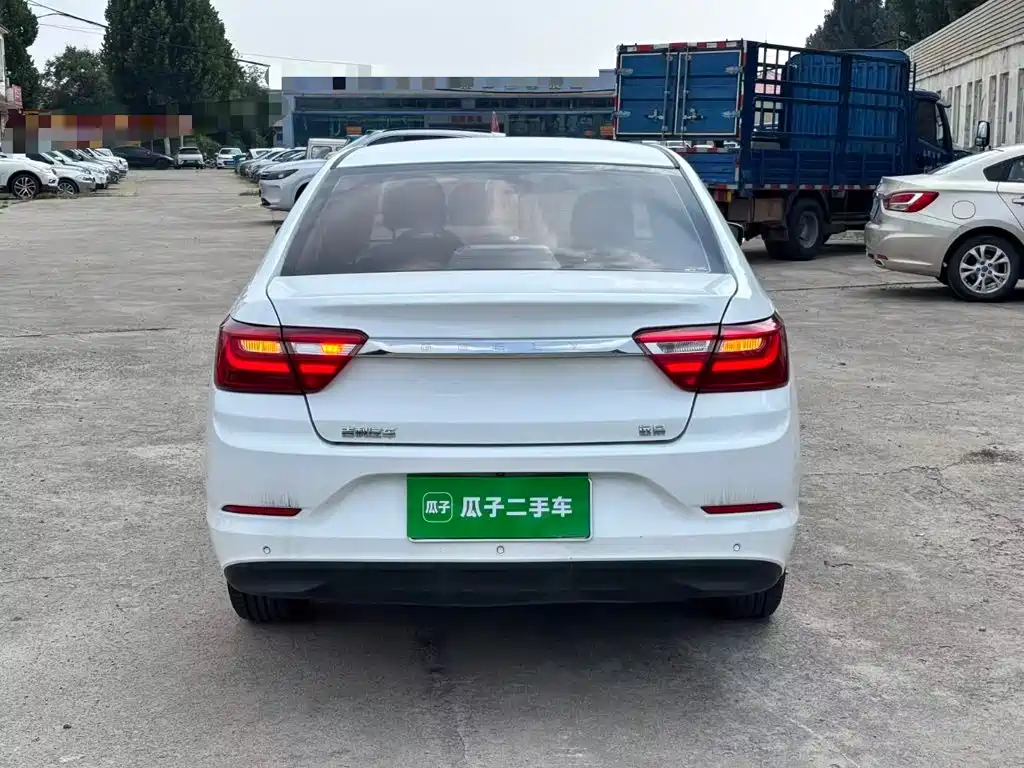 Фото 6 - Geely Vision