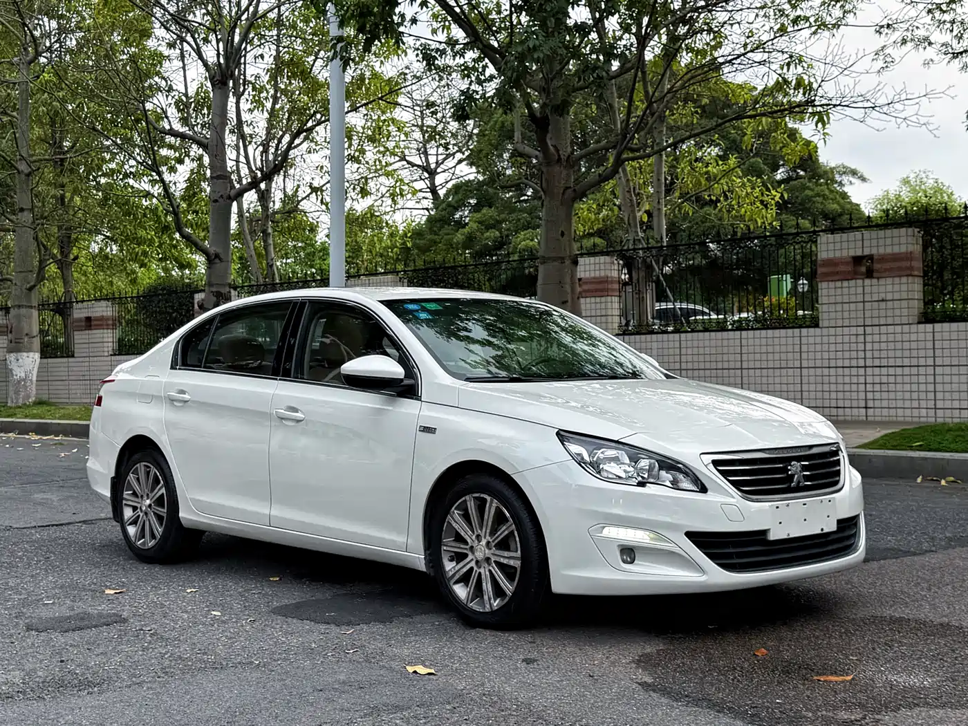Peugeot 408 2015 Model 1.2T Automatic Luxury Edition фото 3