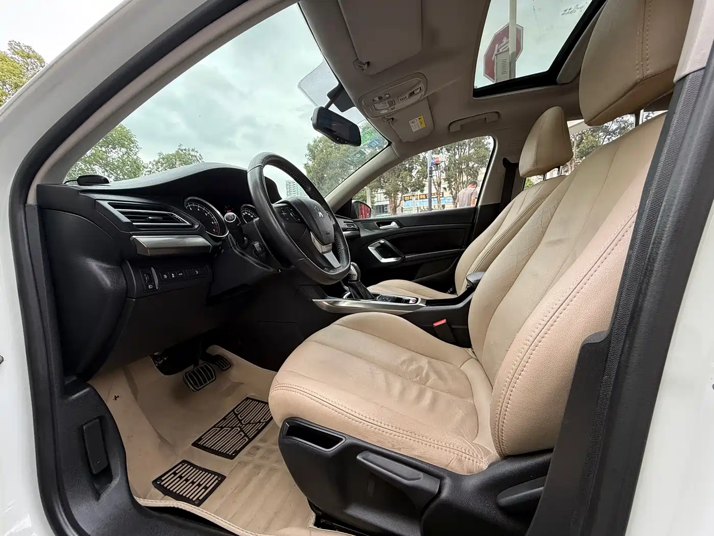Peugeot 408 2015 Model 1.2T Automatic Luxury Edition фото 8