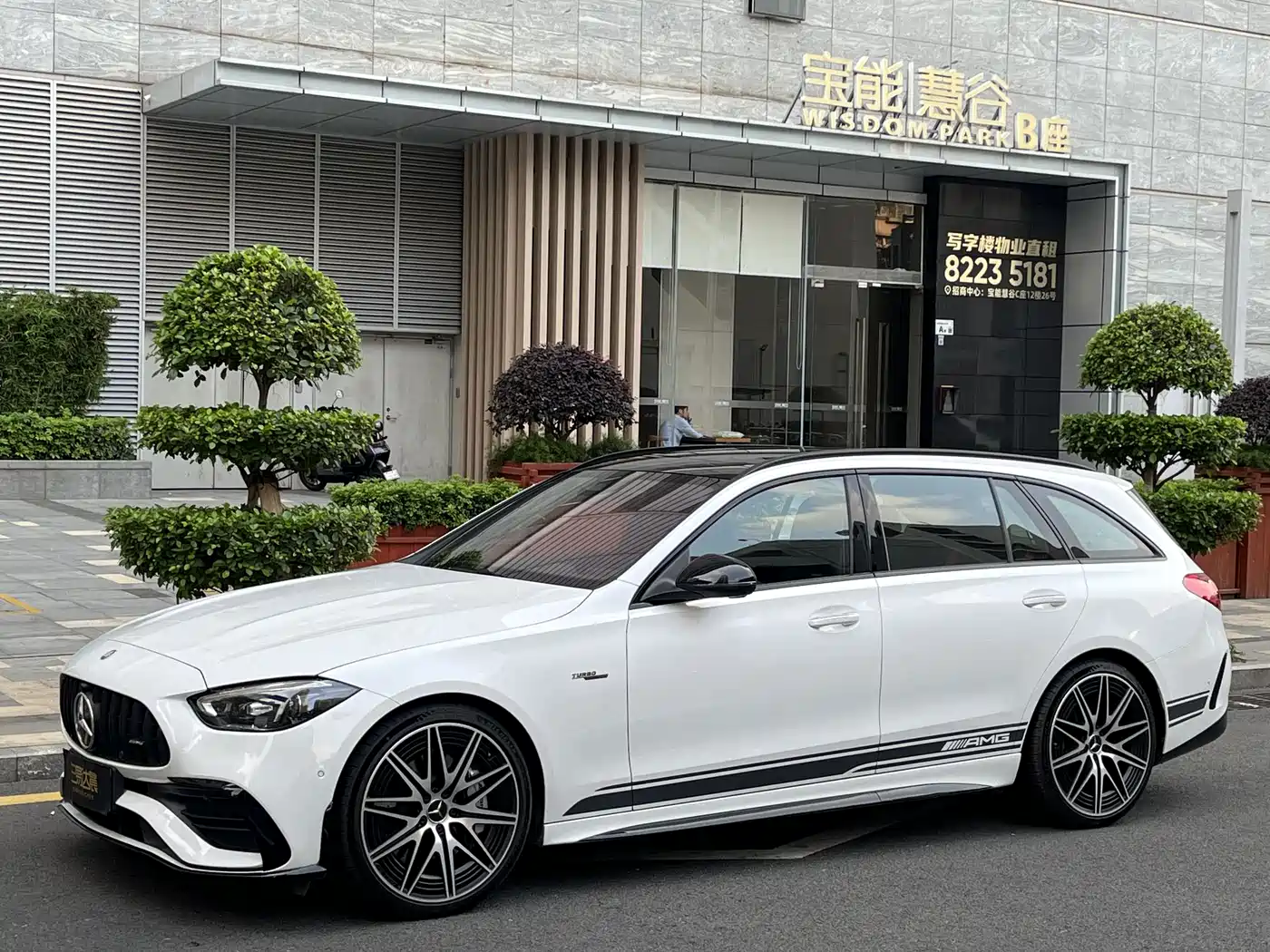 Mercedes-Benz C-Class AMG 2024 AMG C 43 4MATIC Wagon Special Edition фото 6