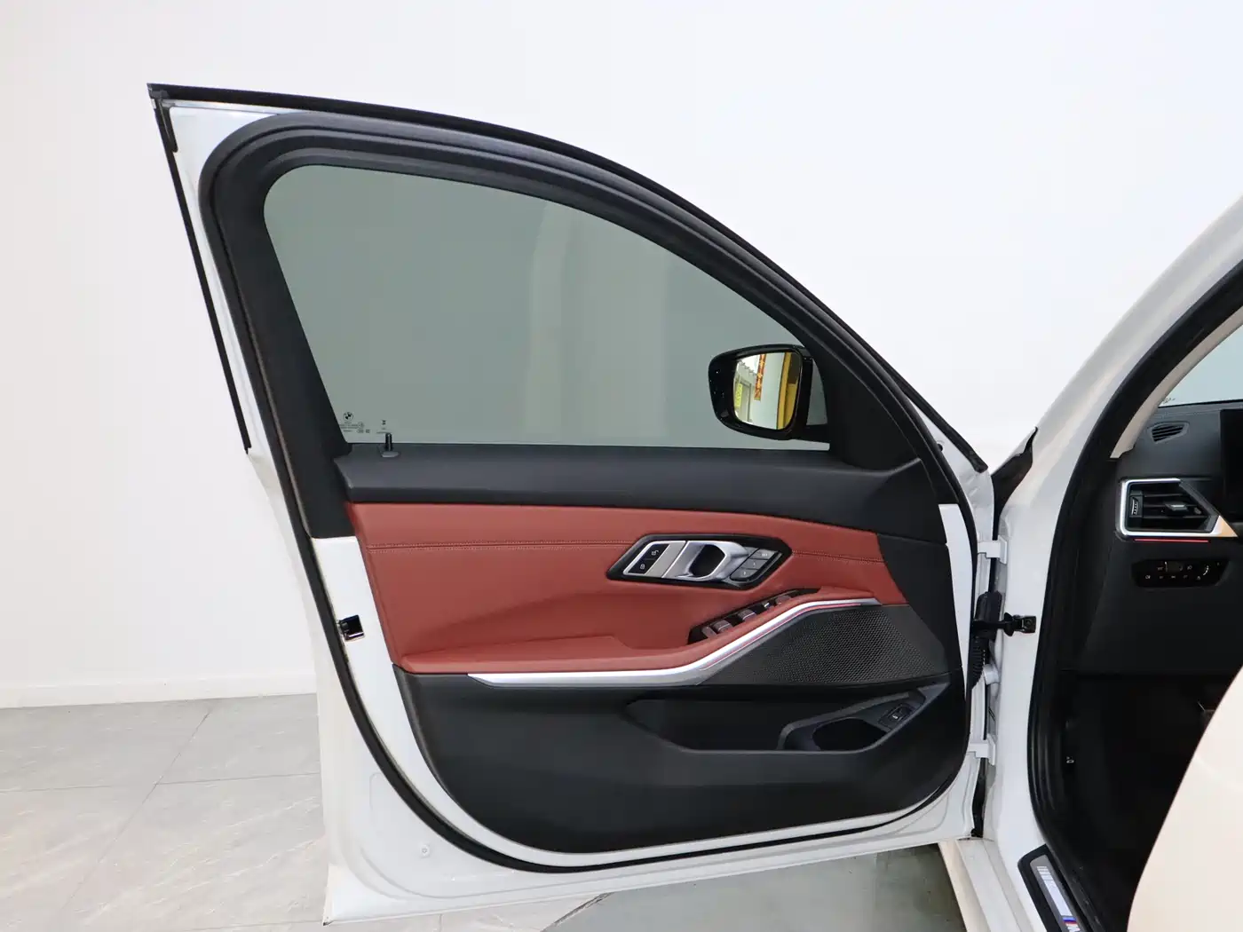 BMW 3 Series 2024 325Li xDrive M Sport Package фото 13
