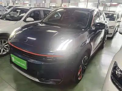 Lynk & Co 06