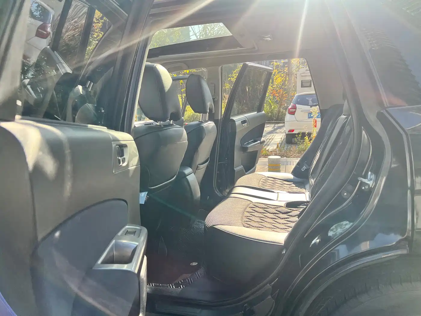 Subaru Forester 2011 2.5XS Automatic Luxury Navigation Edition фото 17