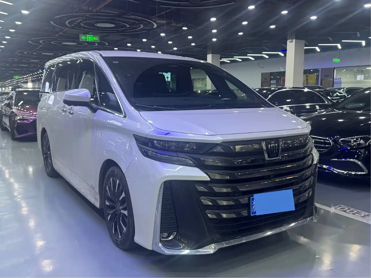 Toyota Alphard 2023 Dual Hybrid 2.5L Ultimate Gold Edition фото 3