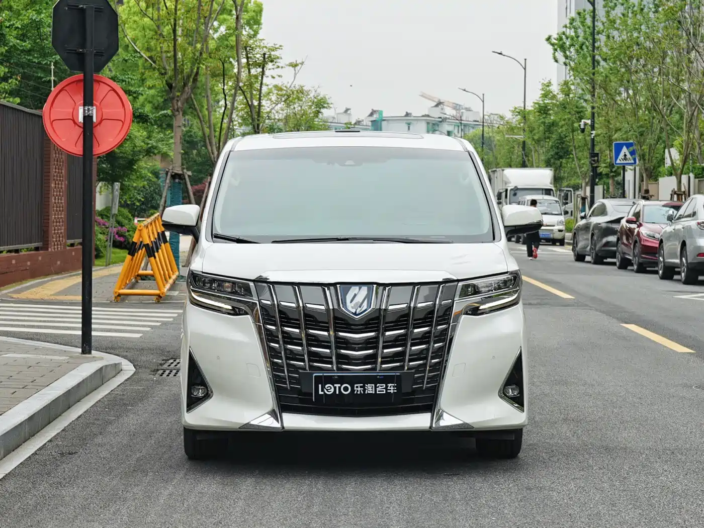 Toyota Alphard 2020 Hybrid 2.5L Luxury Edition фото 2