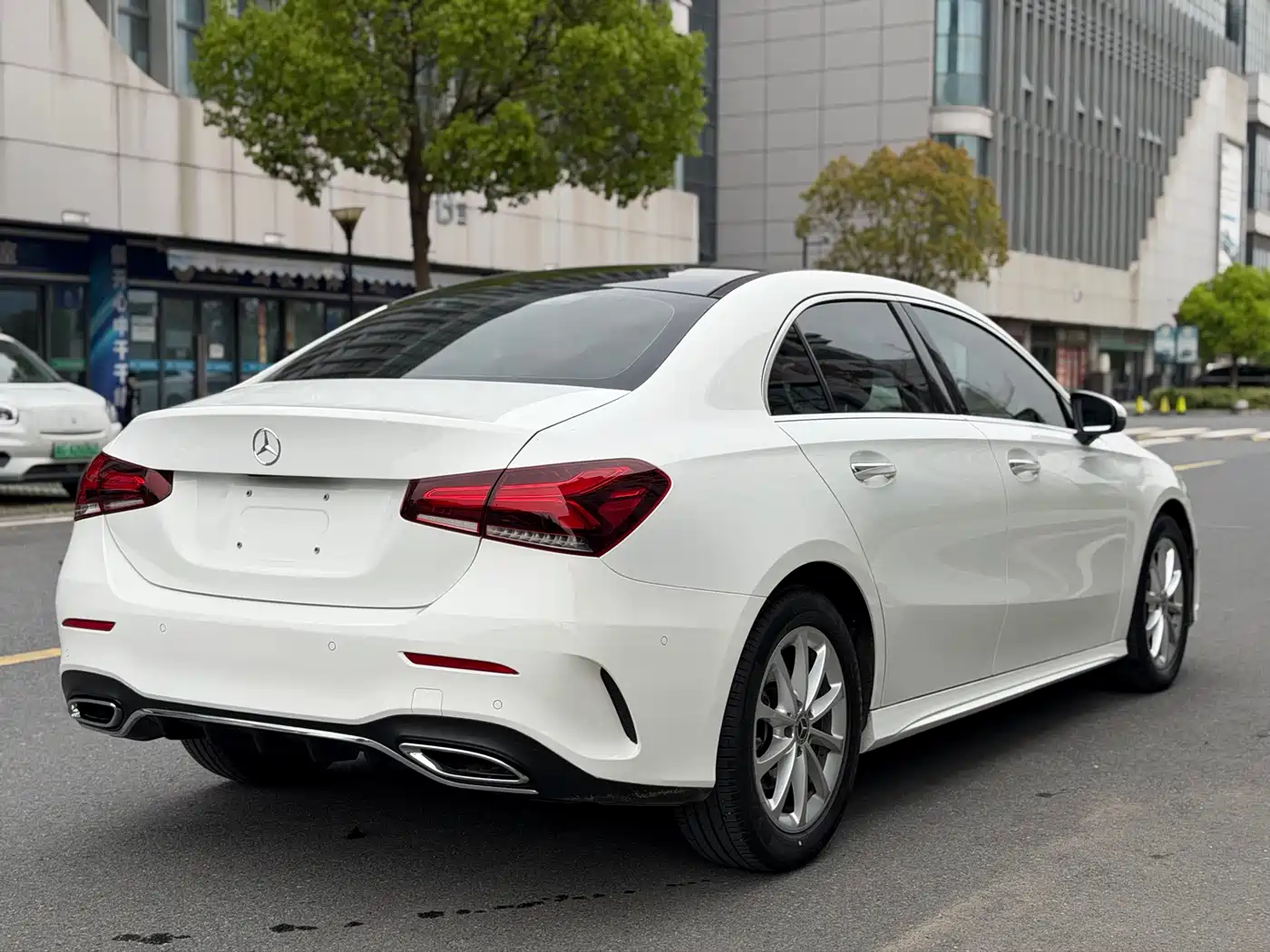 Mercedes-Benz A-Class 2021 A 200 L Sport Sedan Fashion Edition фото 17
