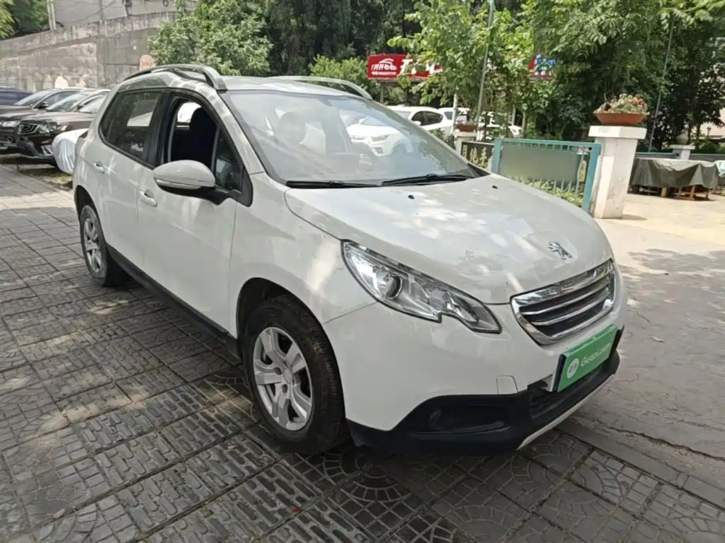 Peugeot 2008 2014 1.6L Manual Trend Edition фото 4