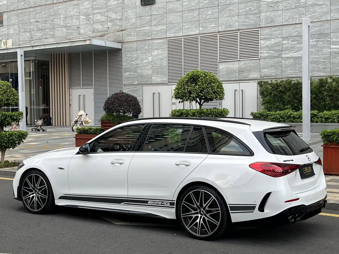Mercedes-Benz C-Class AMG 2024 AMG C 43 4MATIC Wagon Special Edition фото 4