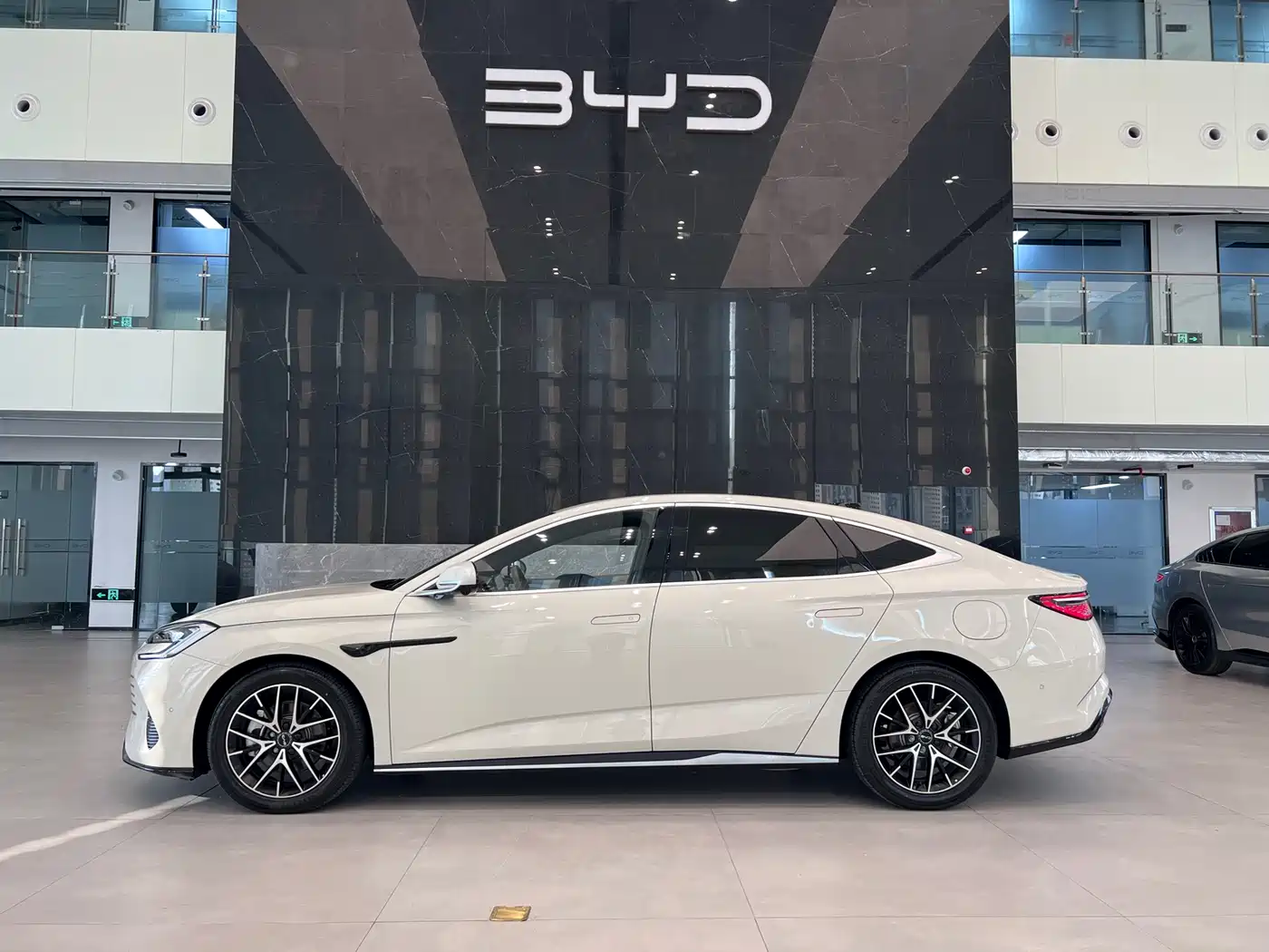BYD Seal 07 DM-i 2025 Smart Drive Edition DM-i 1.5L 125km Premium фото 3