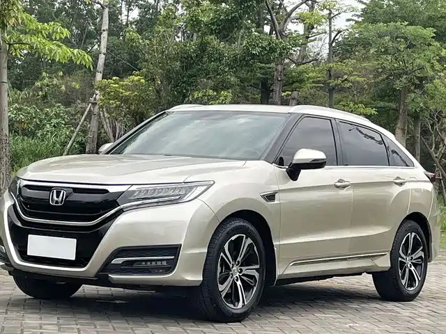 HONDA UR V