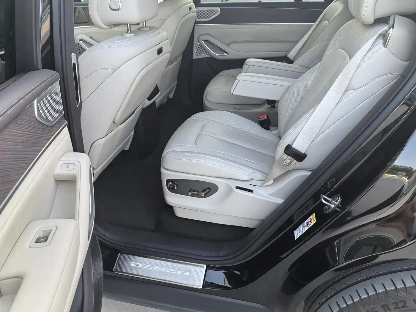 Denza N9 2026 2025 Model Prestige Edition