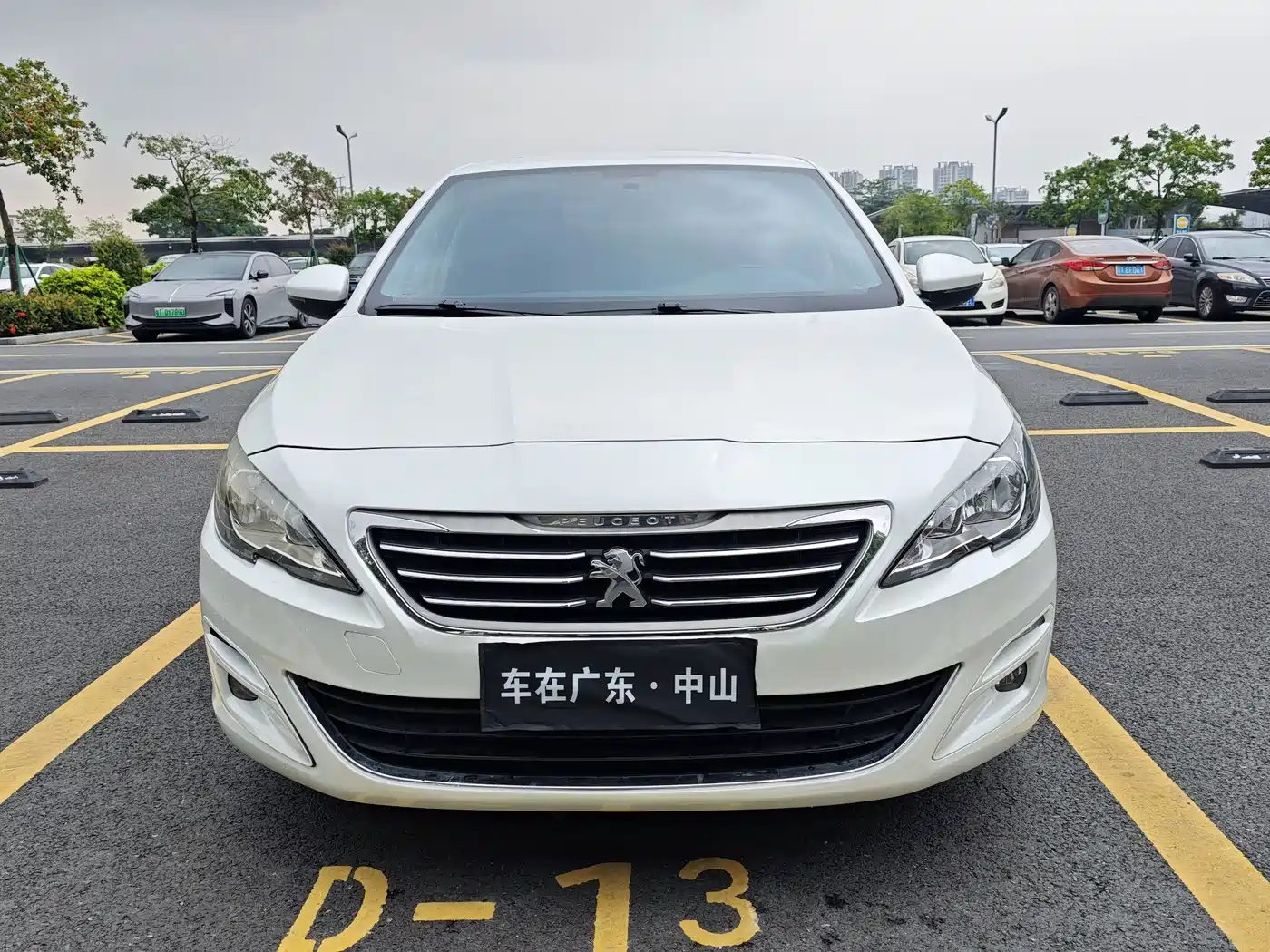 Peugeot 408 2016 1.6T Automatic Luxury Edition фото 2