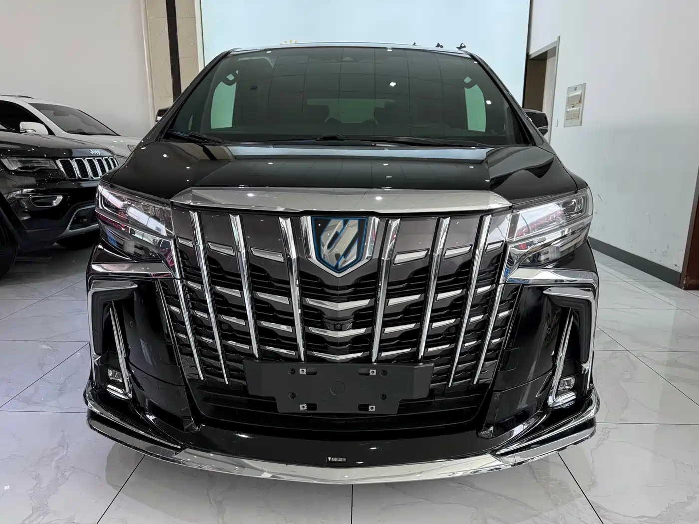 Toyota Alphard 2021 Hybrid 2.5L Premium фото 2
