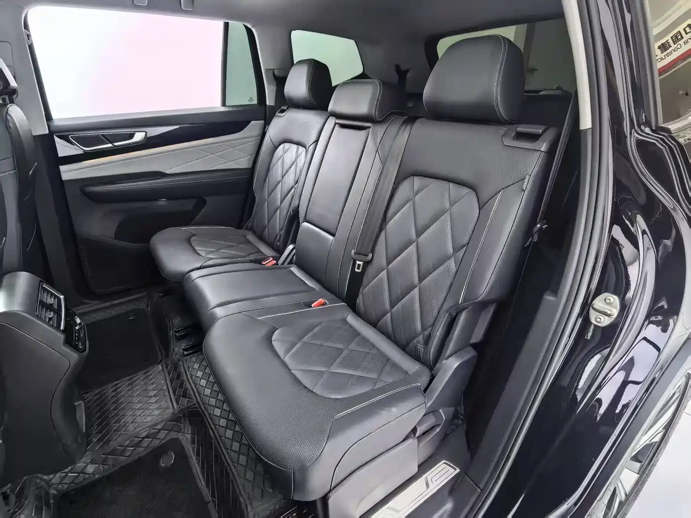 Volkswagen Teramont 2025 380TSI 4WD Outstanding Edition фото 15